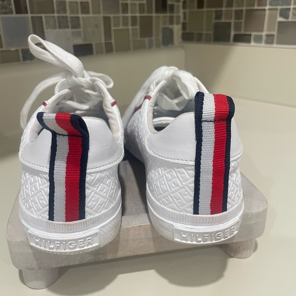 Tommy Hilfiger White and Red Embossed Sneakers - Picture 4 of 9